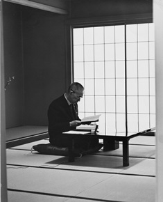 Commemorating the 30th year after the death of Matsushita Konosuke, [Higan-e (To the Sorrowful Prayer]—Matsushita Konosuke and Today— will be published.